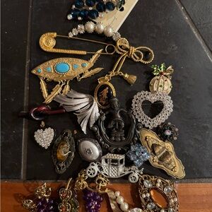 Vintage pins Brooch rhinestone 21 pcs